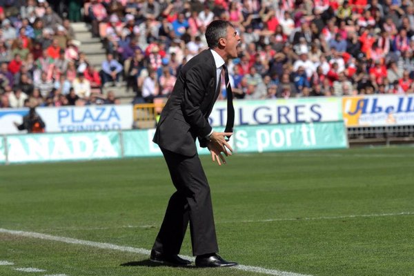 Lucas Alcaraz abandona el Almería tras ocho jornadas sin ganar