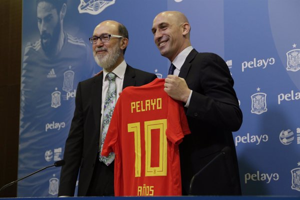 La Federación Española de Fútbol y Pelayo celebran 10 años en una muestra de 