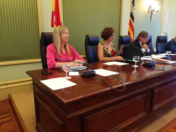 Consejera balear de Salud dice que el decreto del catalán no ha tenido repercusión en la contratación