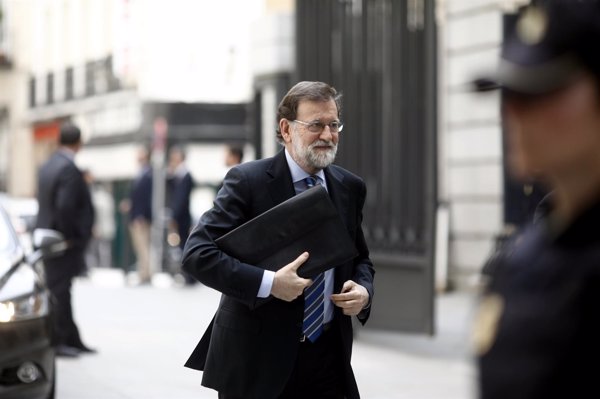 Rajoy admite que aprobar los PGE contribuye a la estabilidad y dice que intentará agotar la legislatura