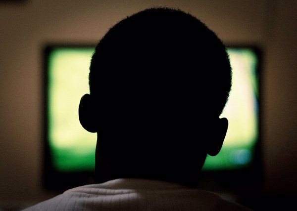 Ver durante mucho tiempo la televisión o la pantalla del ordenador incrementa la mortalidad cardiovascular