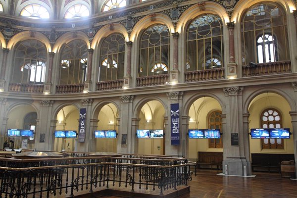 El Ibex 35 rompe con cinco jornadas consecutivas en 'rojo' y sube un 0,47% en la sesión