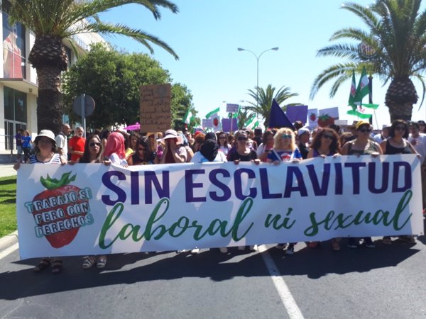 Cientos de personas se manifiestan en Huelva por 