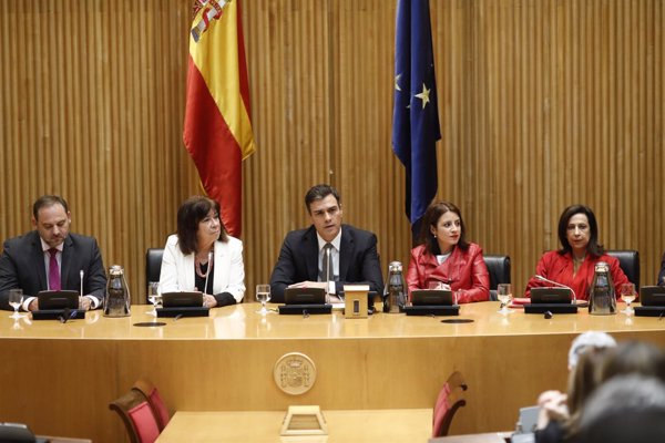 La Ley de Memoria y cambios en el grupo parlamentario centran la primera Ejecutiva del PSOE con Sánchez en Moncloa