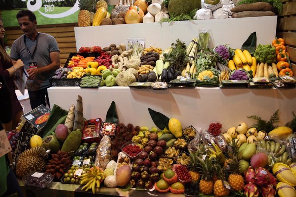 Comer fruta, verduras, alimentos bajos en carbohidratos y ricos en omega 3 reduce la gingivits, según un estudio