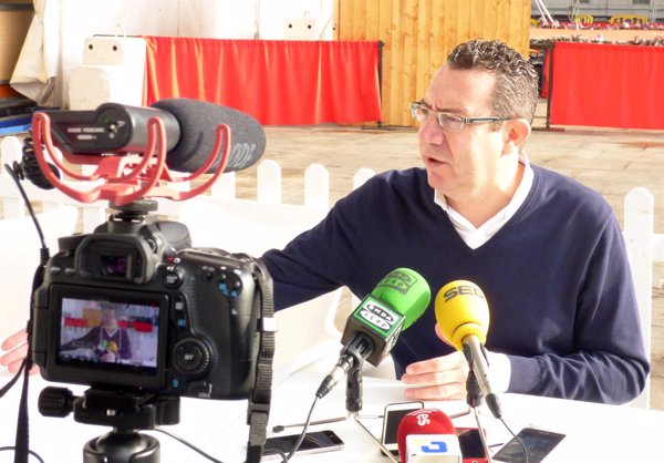 El PSOE inicia contactos con la oposición para negociar la moción de censura contra el alcalde de Benidorm (Alicante)