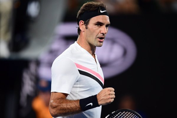 Federer avanza con suspense hacia su décimo título en Halle