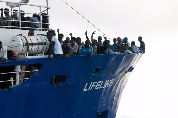 Italia anuncia que Malta no recibirá al 'Lifeline' y le reprocha su 