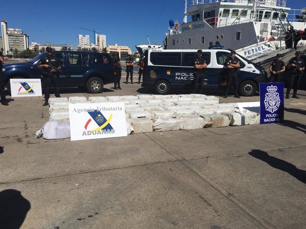 Los 1.850 kilos de cocaína incautados en un velero cerca de Canarias tendrían un valor de 65 millones
