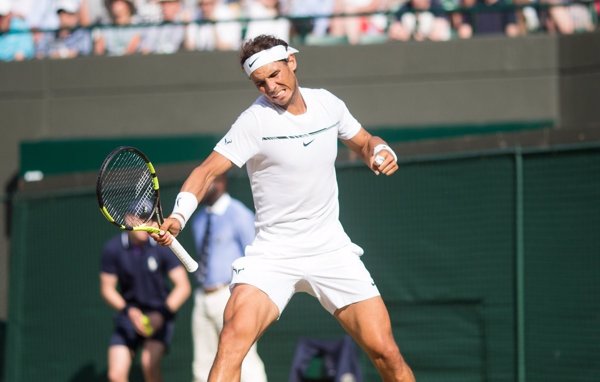 Nadal supera a Federer sin jugar y llegará como número uno a Wimbledon