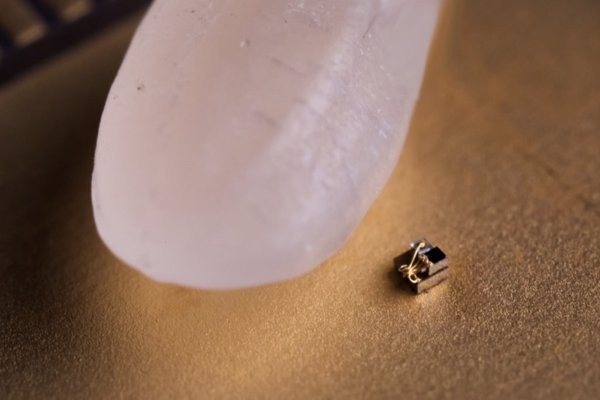 Crean el microordenador más pequeño del mundo, de 0,3 milímetros y menor que un grano de arroz