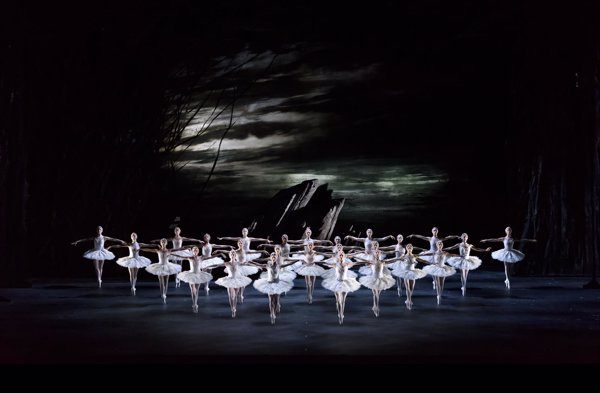 La emoción de 'El lago de los cisnes' del Royal Ballet inunda el Teatro Real tras su paso por Londres