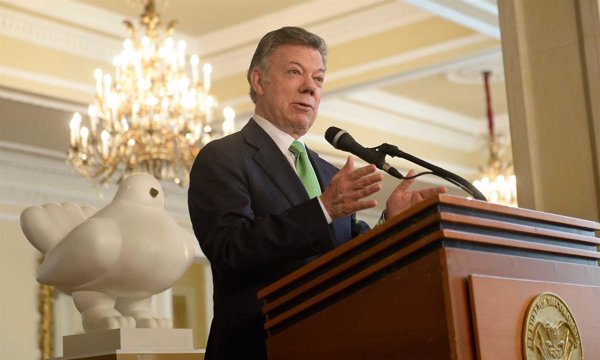 Santos hace un llamamiento a la paz con la presencia de las FARC en la constitución del Congreso de Colombia