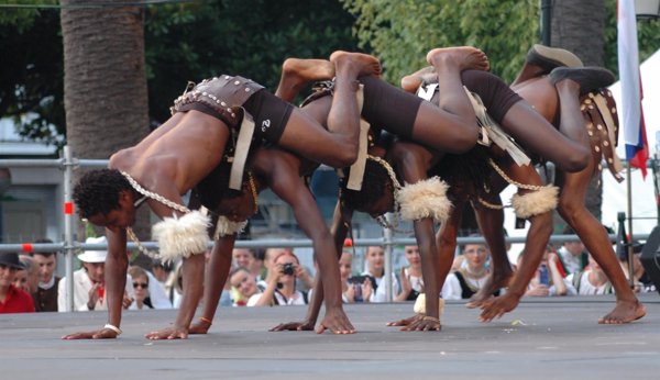 El Festival Internacional de Folklore y Danza de Getxo comienza este domingo con la presencia de grupos de Kenia y Rusia