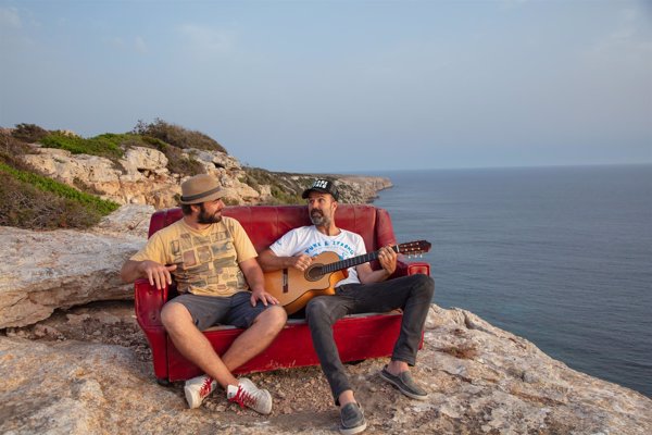 Jah Chango estrenará el 27 de julio su single 'Sofá de cuero' con Pau Donés