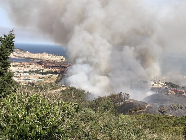 El Gobierno envía 34 efectivos y 15 vehículos de la UME a Ceuta para luchar contra un incendio