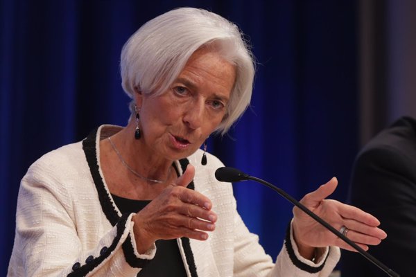 El avión en el que viajaba Lagarde realiza un aterrizaje de emergencia en Argentina