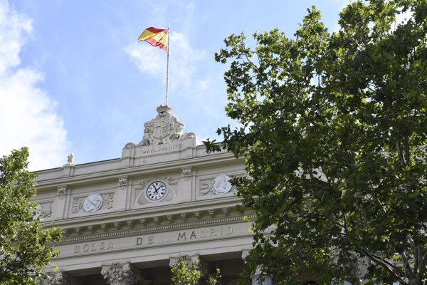El Ibex avanza un 1,47% en la semana, marcada por la rendición de cuentas, y se establece en los 9.800