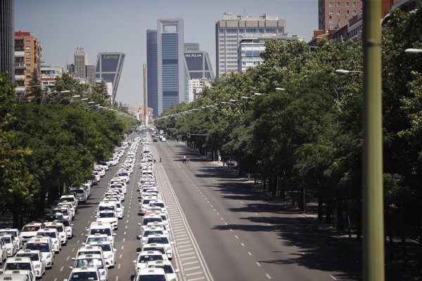 (AMP 2) Los taxistas mantienen la huelga al estimar