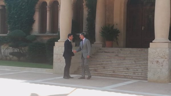 Pedro Sánchez llega al Palacio de Marivent para despachar con el Rey