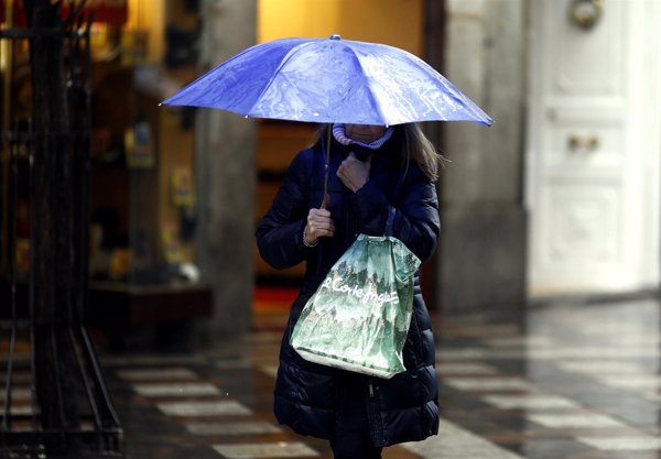 Diez provincias permanecen este domingo en riesgo por lluvias, tormentas y altas temperaturas