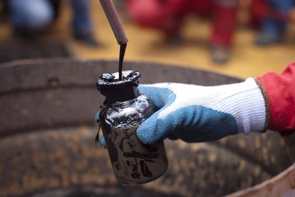 Arabia Saudí recorta la producción de crudo en 200.000 barriles al día en julio