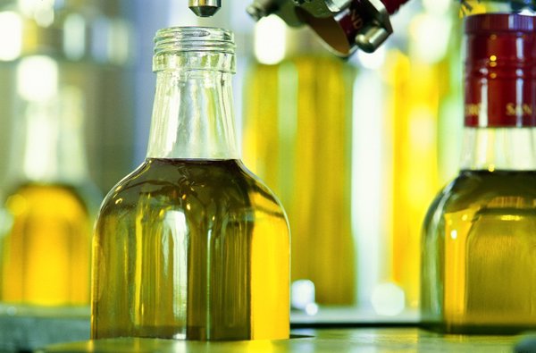 Instituto Coordenadas no ve futuro en el aceite de oliva si sólo compite por el precio, siempre a la baja