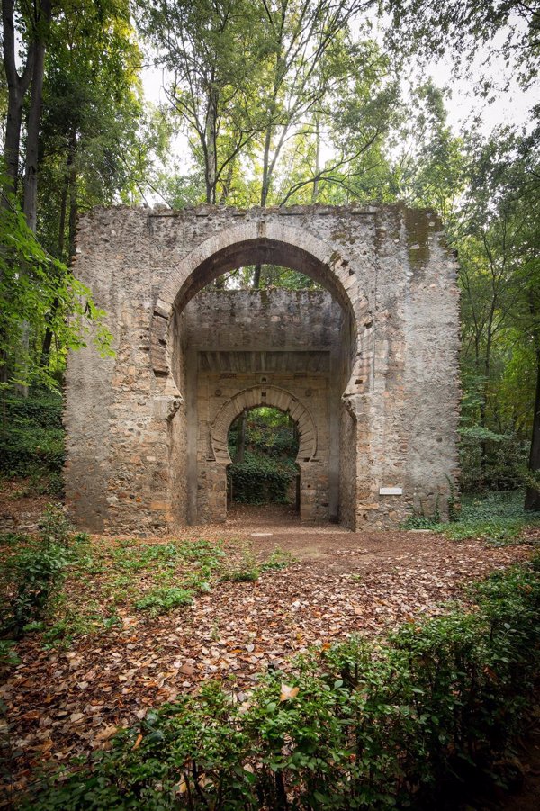 La Alhambra impulsa la restauración de la Puerta de Bibarrambla, ubicada en el bosque del monumento