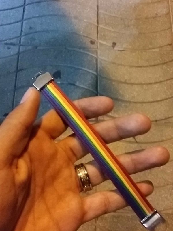 Un joven denuncia una agresión homófoba en Peñíscola (Castellón) por llevar una pulsera arcoíris