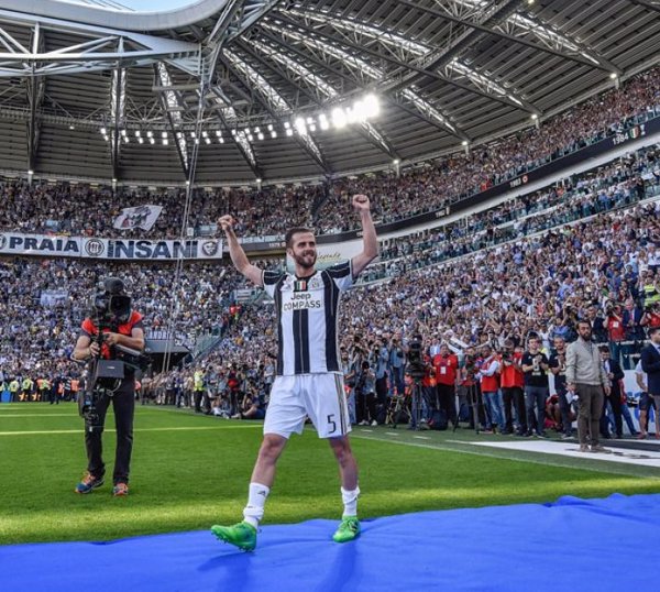 Miralem Pjanic renueva con la Juventus hasta 2023