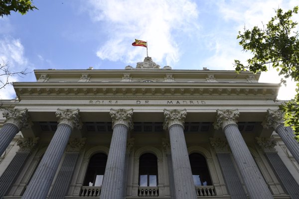 El Ibex 35 continúa en caída libre y se establece en los 9.208 puntos, mínimos de diciembre de 2016