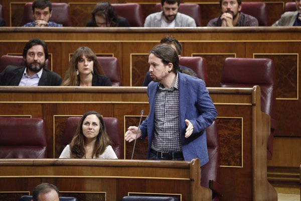 Iglesias anima a Sánchez a hacer accesible su tesis y no dar a Casado excusas para no enseñar sus trabajos de máster