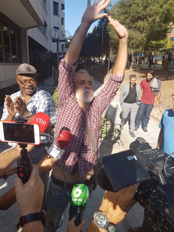 Willy Toledo queda en libertad provisional sin fianza tras su comparecencia ante el juez