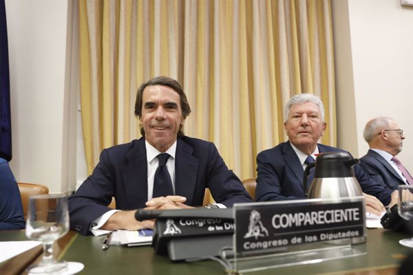 Aznar defiende en el Congreso que actuó 
