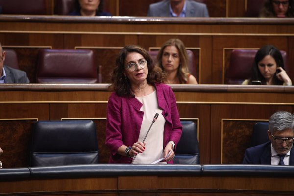 Economía- PSOE usa una ley contra violencia machista para meter la reforma que anula el veto de Senado al techo de gasto