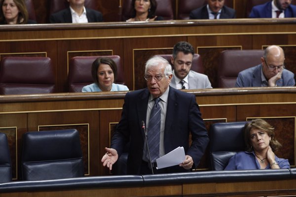 Borrell dice que el recurso contra las 'embajadas' catalanas está en marcha y 