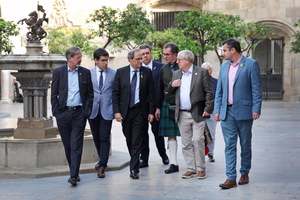 Torra se reúne en la Generalitat con parlamentarios británicos