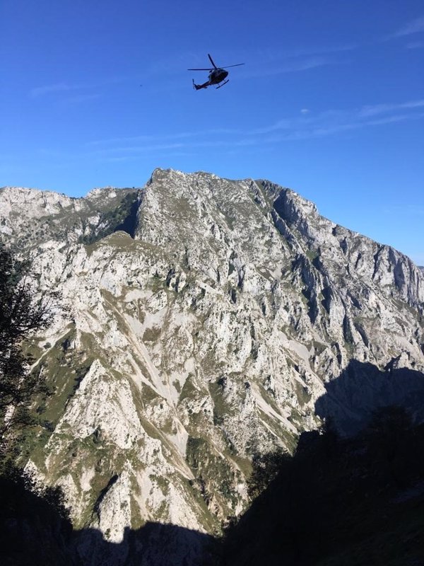 Muere un hombre tras caer unos 250 metros mientras hacia la ruta 'Pasada del Picayo' entre Cantabria y Asturias