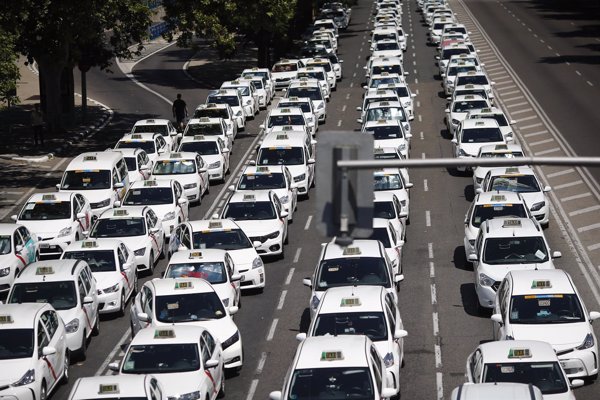 El taxi rechaza reunirse con los VTC y no acudirá al encuentro de mañana