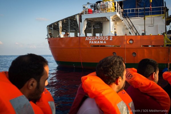 Portugal anuncia un acuerdo con Francia y España y se ofrece a acoger a diez de los 58 migrantes a bordo del 'Aquarius'