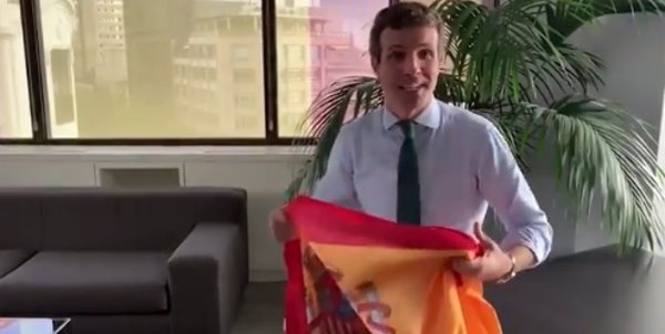 Pablo Casado invita a los ciudadanos a colocar la bandera de España en los balcones, coincidiendo con la Fiesta Nacional