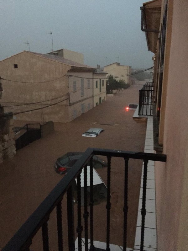 AEMET eleva las acumulaciones de lluvia de 180 a 300 l/m2 en 12 horas en el Mediterráneo y Baleares