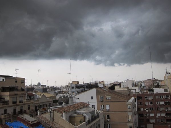 Protección Civil reitera la alerta por fuertes lluvias y tormentas a la vertiente Mediterránea y a Baleares