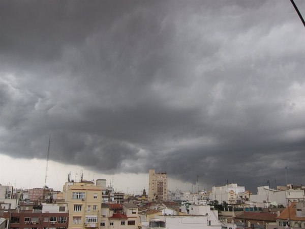 Protección Civil alerta por fuertes lluvias, tormentas y vientos costeros en la vertiente Mediterránea el fin de semana