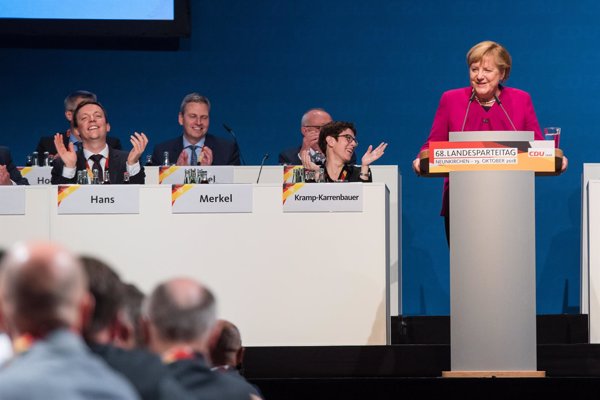 Merkel insta a los miembros de su partido a 