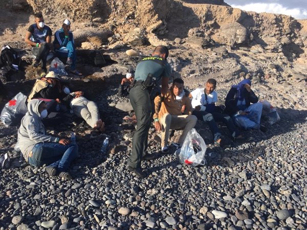 Diez personas a bordo de una patera llegan a la costa de Fuerteventura