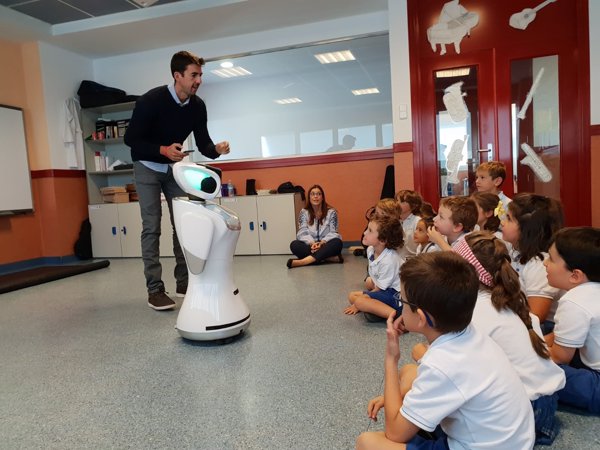 El Ministerio de Educación pone en marcha una iniciativa que llevará drones y robots a las aulas