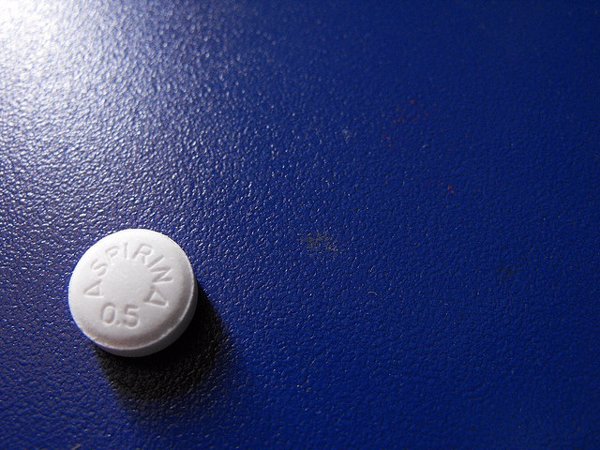 La 'Aspirina' es igual de efectiva que los nuevos fármacos en la prevención de trombos tras la cirugía de rodilla