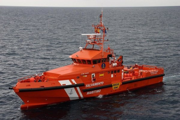 Trasladan a puertos andaluces a unas 150 personas rescatadas de tres pateras en aguas de Alborán