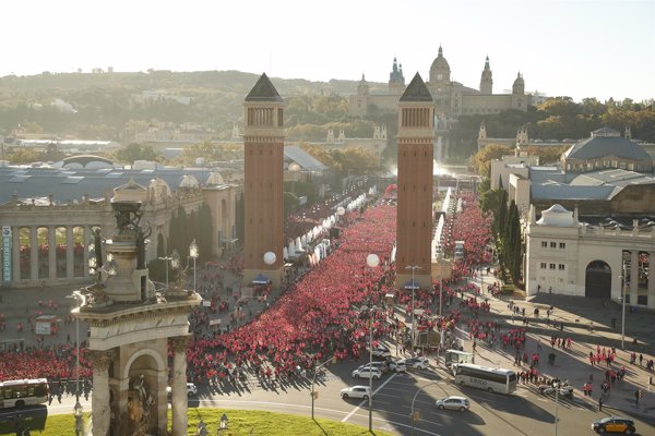 Meritxell Soler reina en la 'marea rosa' de 34.000 corredoras de la Carrera de la Mujer de Barcelona